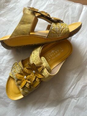 L’Artiste Spring Step Floral Leather Sandals Yellow Gold Boho Comfort Slides